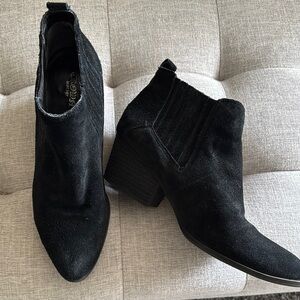 Crown Vintage Black Ankle Booties Sleek Suede Design